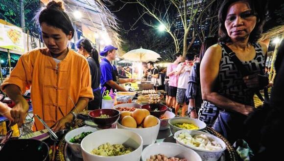 曼谷街边摊：素颜的生存港湾