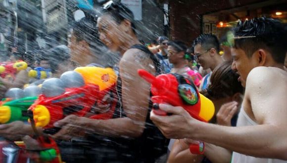 高清：泰国欢庆泼水节