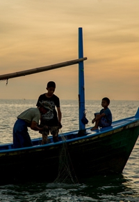 那空是贪玛叻：泰南二线城市的寂落与丰饶