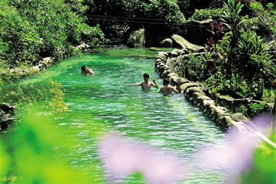 海南保亭：沐浴浪漫温泉