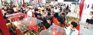海南：人潮涌动金博会