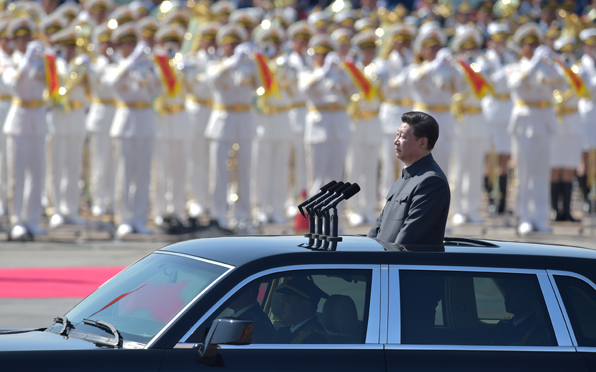 习近平检阅受阅部队