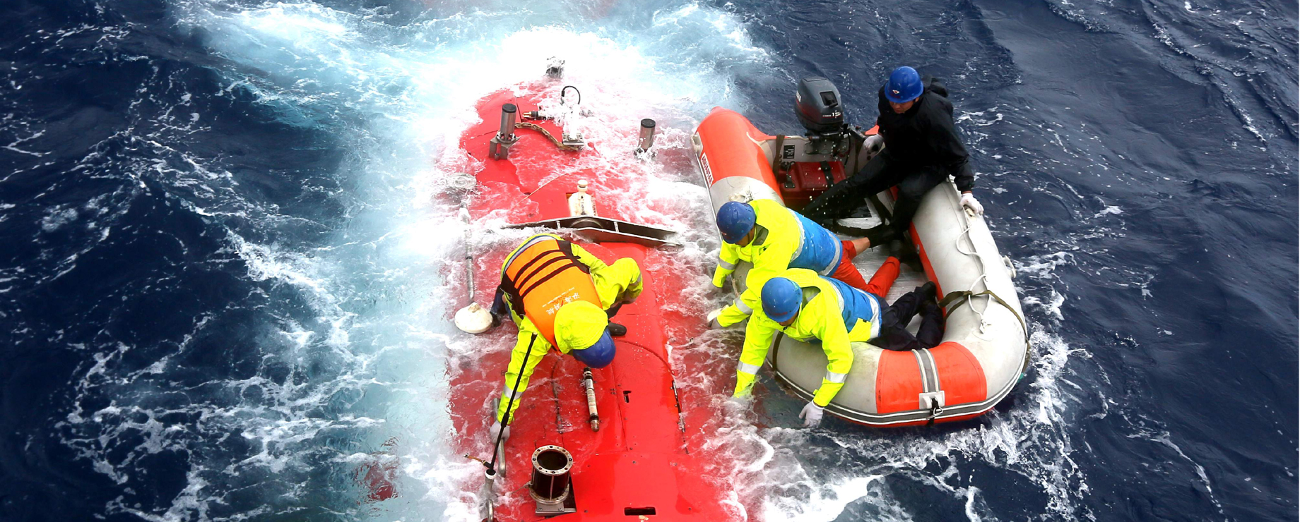 我国科考队在雅浦海沟成功采集8000米深海钩虾