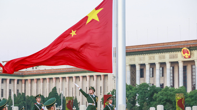 五星红旗迎风飘扬——记武警北京市总队天安门国旗护卫队