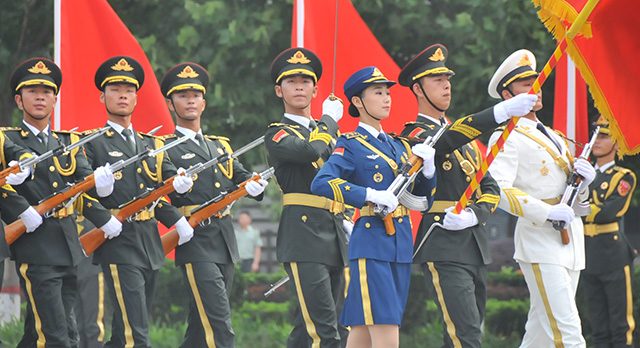 中国人民解放军陆海空三军仪仗队:行走的中国军队宣传片