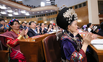 十三届全国人大一次会议在北京闭幕