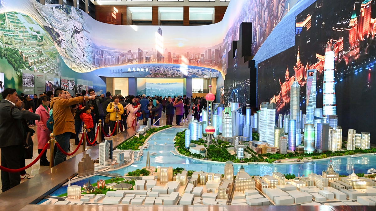 &ldquo;伟大的变革&mdash;&mdash;庆祝改革开放40周年大型展览&rdquo;吸引众多参观者