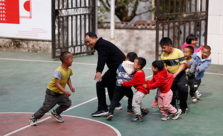 农加贵：37年坚守 见证乡村教育&ldquo;蝶变&rdquo;