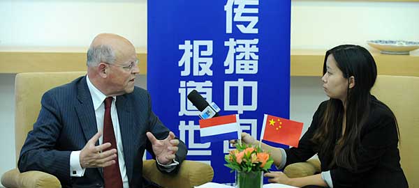 新华网记者专访罗森塔尔