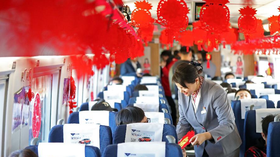 高铁列车上的别样春晚