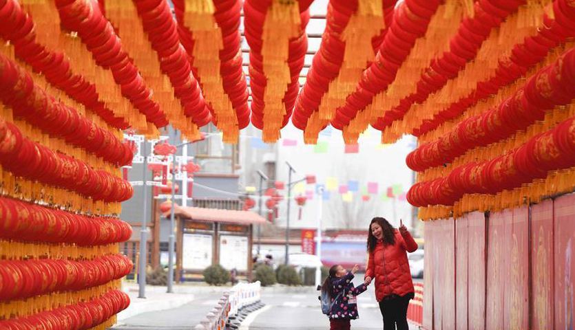 红灯笼走廊喜迎新