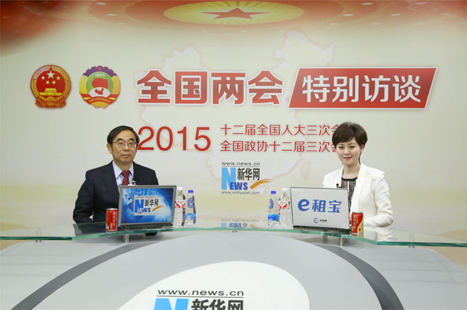 嘉宾与主持人合影