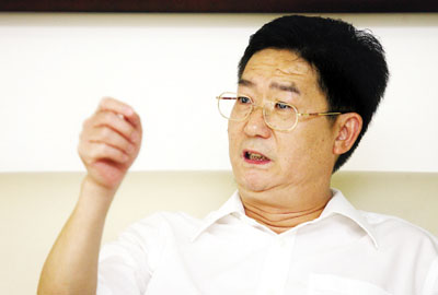 望牛墩镇镇委书记胡浩举