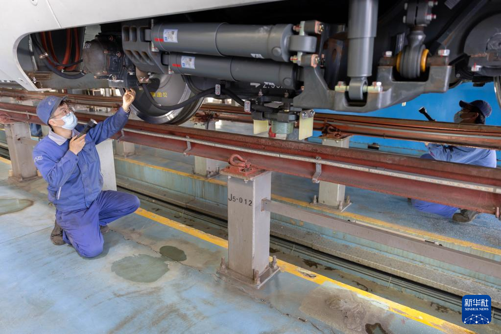 上海:高铁检修备春运-新华网