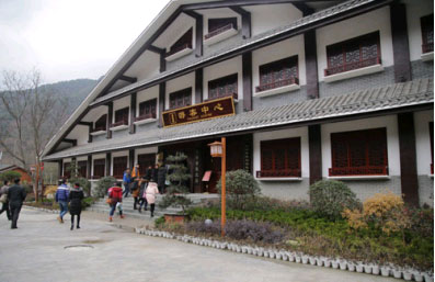 甘肃花桥村:依托美丽山水 开启旅游致富门