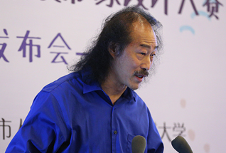 武汉理工大学动画与公共艺术研究中心主任朱明健介绍大赛情况