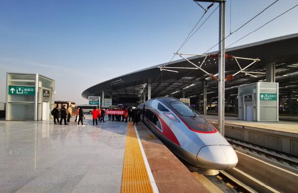 雄安站启用，京雄城际铁路全线开通运营