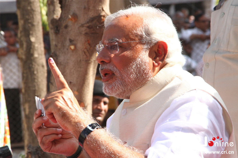 印度古吉拉特邦举行人民院选举投票高清组图