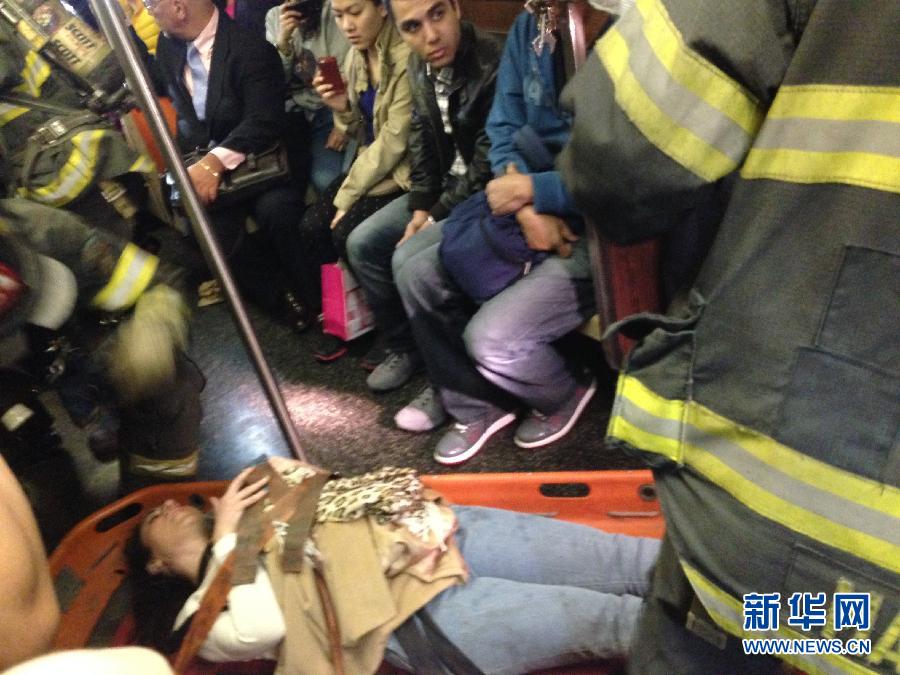 （国际）（3）纽约地铁脱轨 乘客被紧急疏散