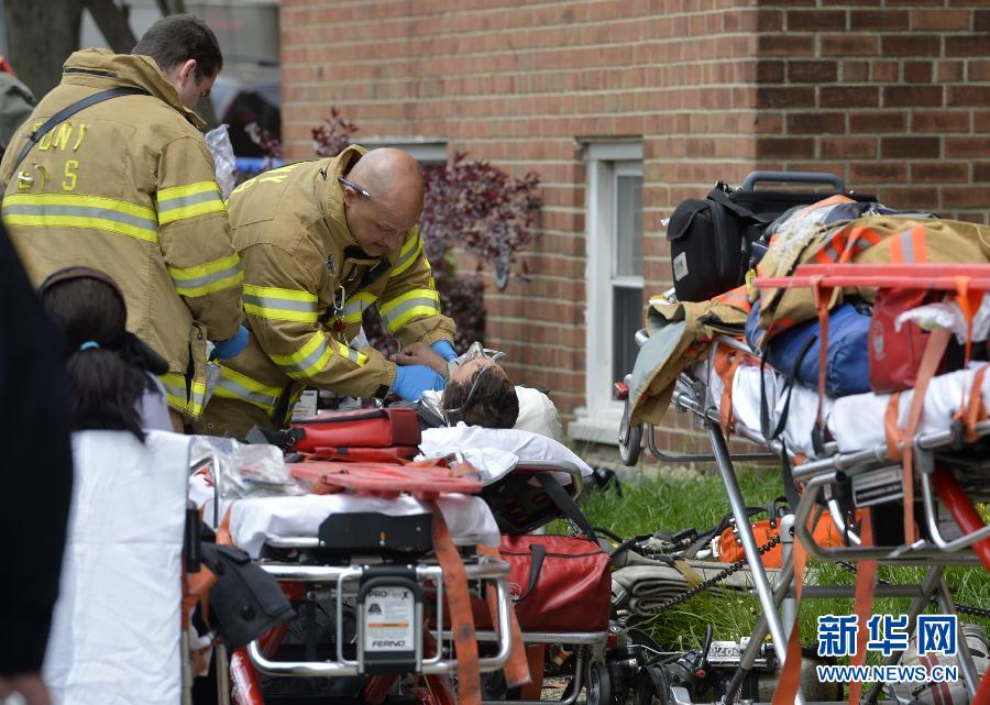 （国际）（4）纽约地铁脱轨 至少19人受伤