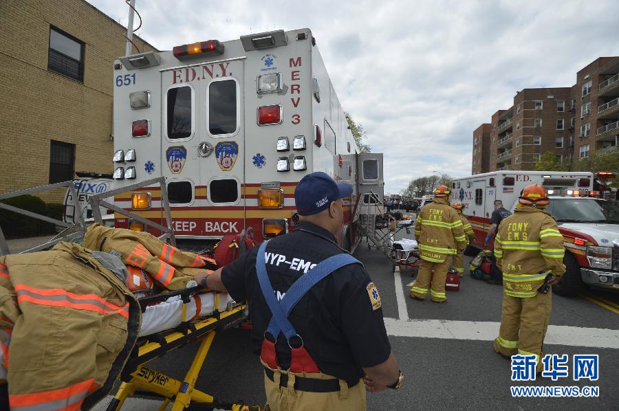 （国际）（2）纽约地铁脱轨 至少19人受伤