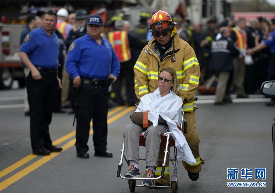 （国际）（8）纽约地铁脱轨 至少19人受伤