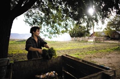 探秘美国深泉学院：与世隔绝每周劳动逾20小时