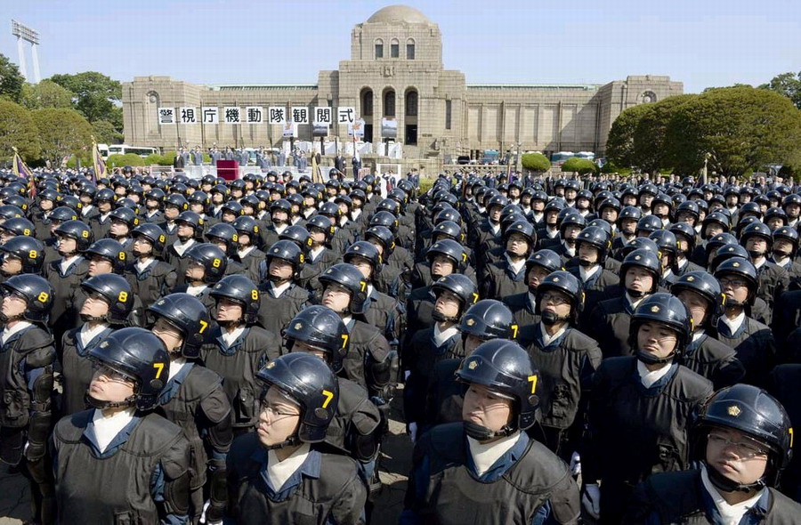 东京警视厅机动队举行检阅式 誓保奥运安全(组图)