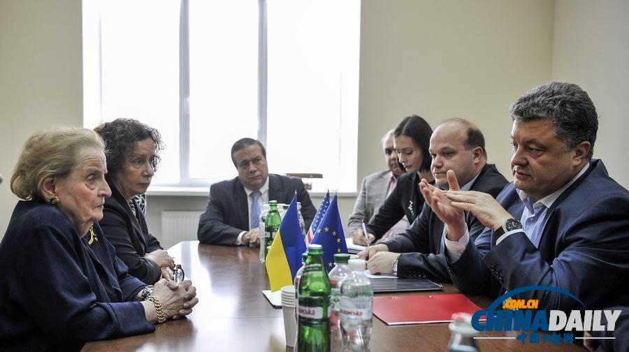 波罗申科宣布乌总统选举中获胜 季莫申科神情落寞