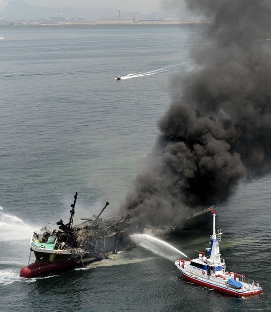 日本近海发生油轮爆炸事故高清