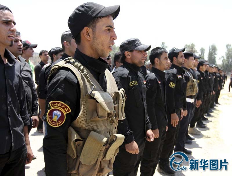 伊拉克什叶派志愿者加入伊军队对抗伊斯兰激进组织