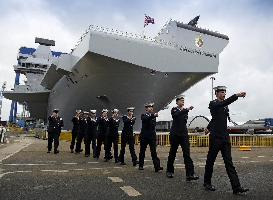 航母与元首 "海上巨无霸"航空母舰是现代海军不可或缺的利器,也被视为