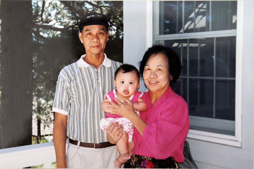 我尽可能的多陪伴她，我们一起去逛商场，我丈夫还会带她去看电影。&rdquo;Arceli Keh还开玩笑说：&ldquo;我甚至会唱贾斯汀-比伯的歌。&rdquo;