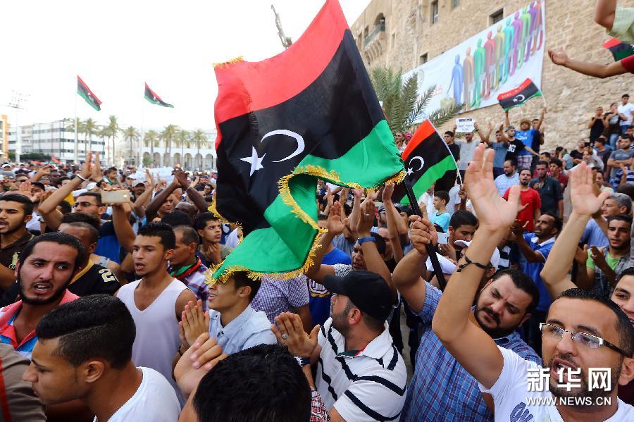 （国际）（2）利比亚首都民众游行抗议民兵武装冲突
