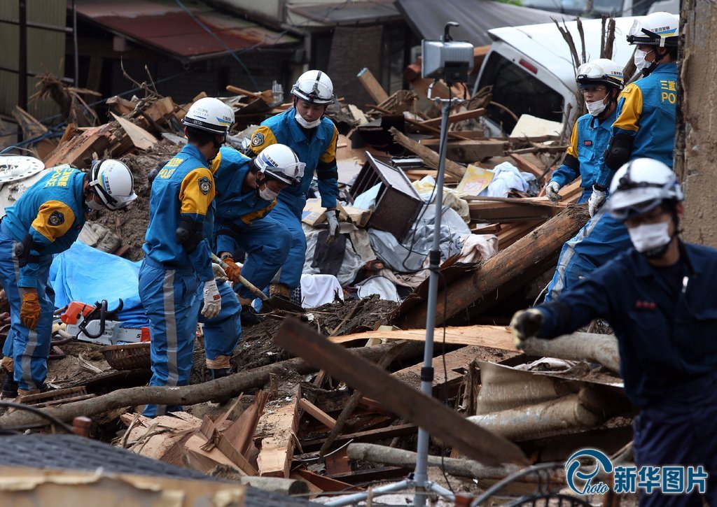 日本广岛泥石流已造成42人死亡(高清组图)