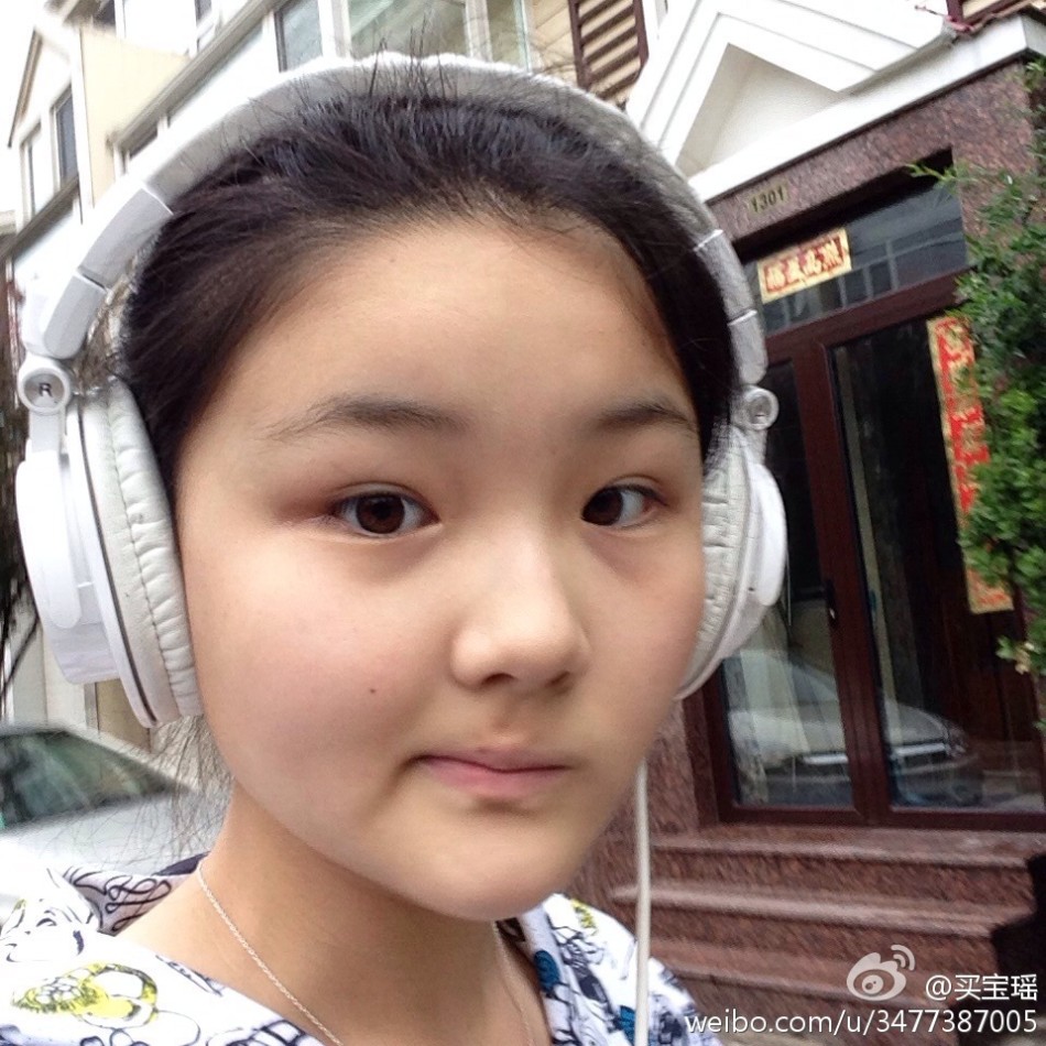 孙楠大女儿买宝瑶晒生活照父女相似度90图