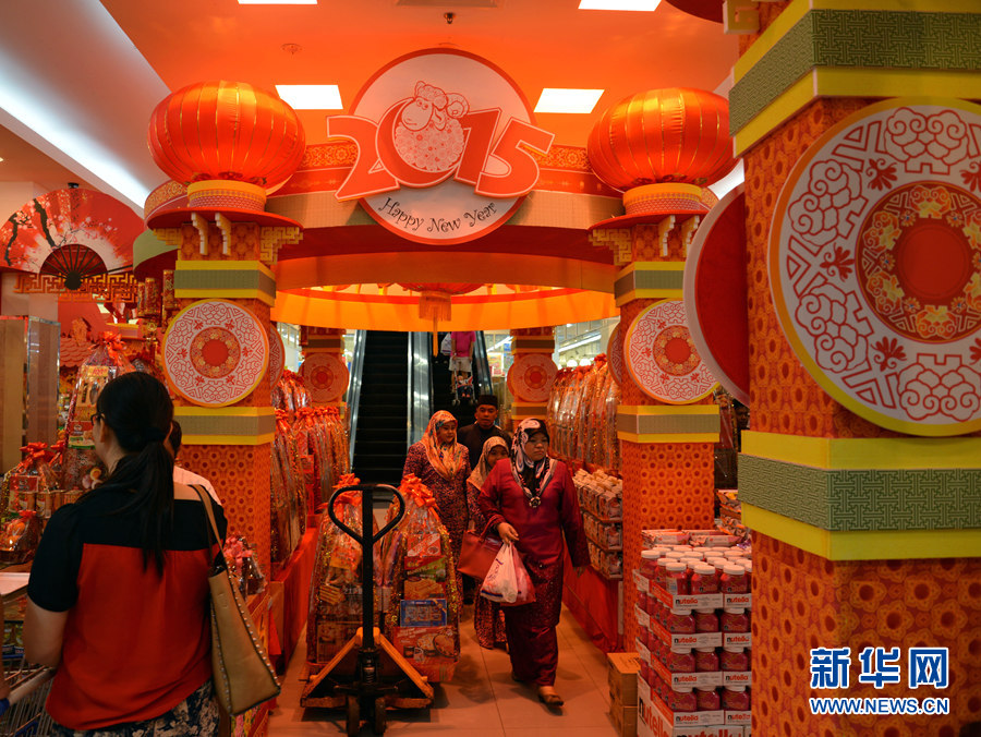 文莱各大购物中心为顾客准备好了充足的节日吉祥物,传统生肖,灯笼和