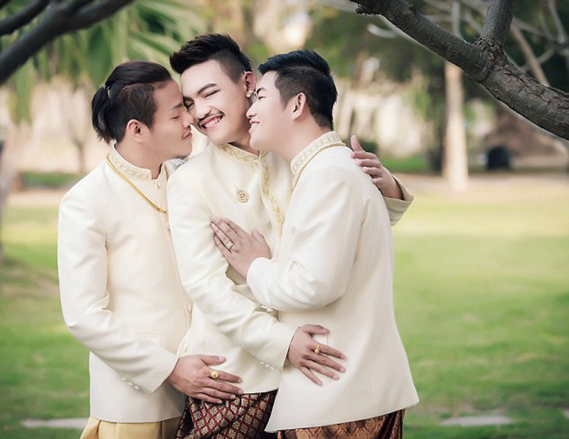 泰国3名男子喜结连理系世界首例三人同性婚礼
