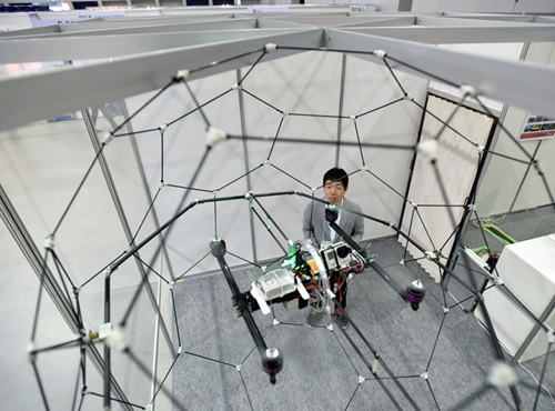 日本研发碳纤维无人机韧性强抗冲击拍摄强(图)