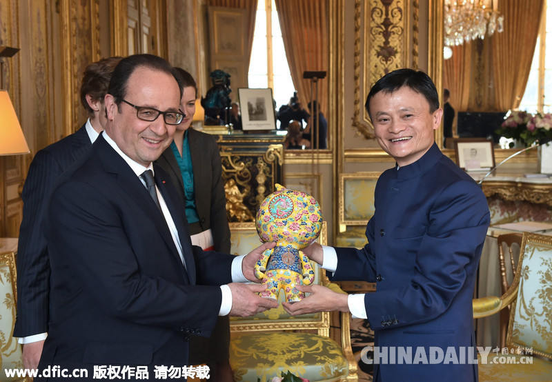 法国总统奥朗德接见马云 两人互赠礼物（组图）