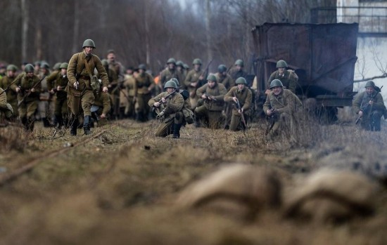 俄罗斯小镇再现卫国战争场景(组图)