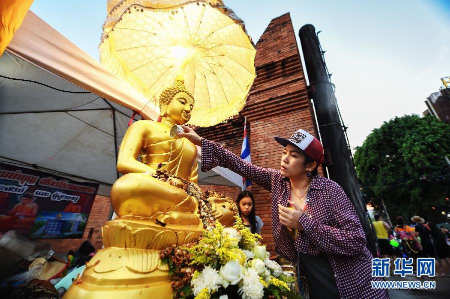 泰国庆祝宋干节高清组图