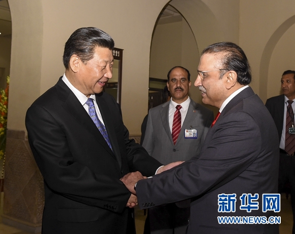 4月20日，国家主席习近平在伊斯兰堡会见巴基斯坦前总统、人民党联合主席扎尔达里等巴基斯坦各主要党派领导人。 新华社记者 李学仁 摄 