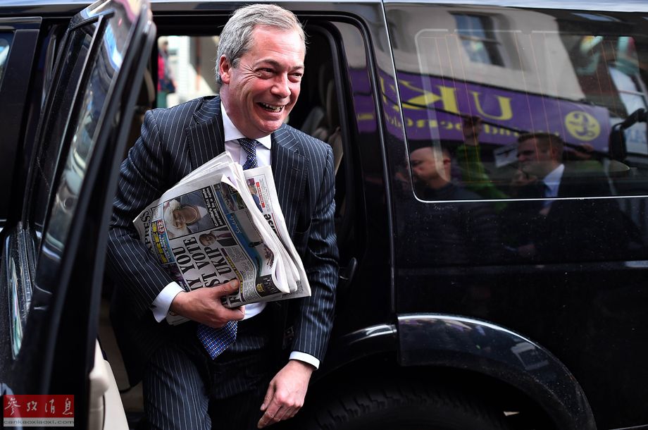 5月6日,在英国拉姆斯盖特,英国独立党领袖奈杰尔·法拉奇到达竞选活动