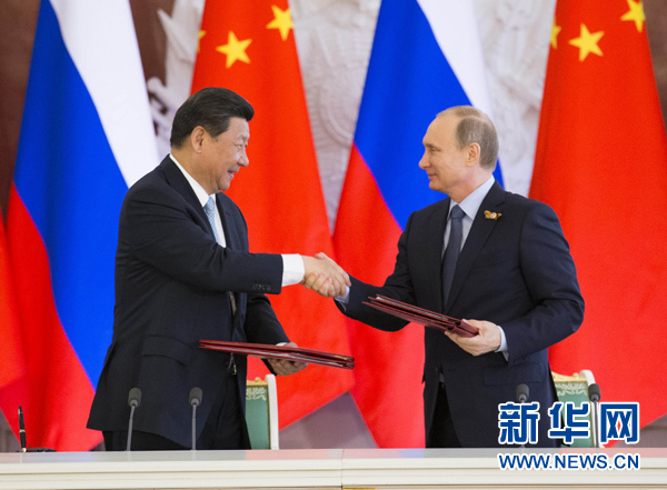 会谈后，习近平与普京共同签署联合声明。 新华社记者 黄敬文 摄 