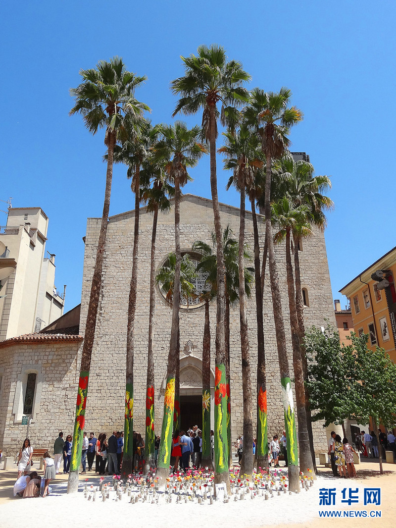 西班牙小城赫罗纳:春光明媚"鲜花节"(高清组图)
