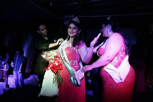 巴拉圭办胖小姐选美，超重佳丽斗艳(网页截图)