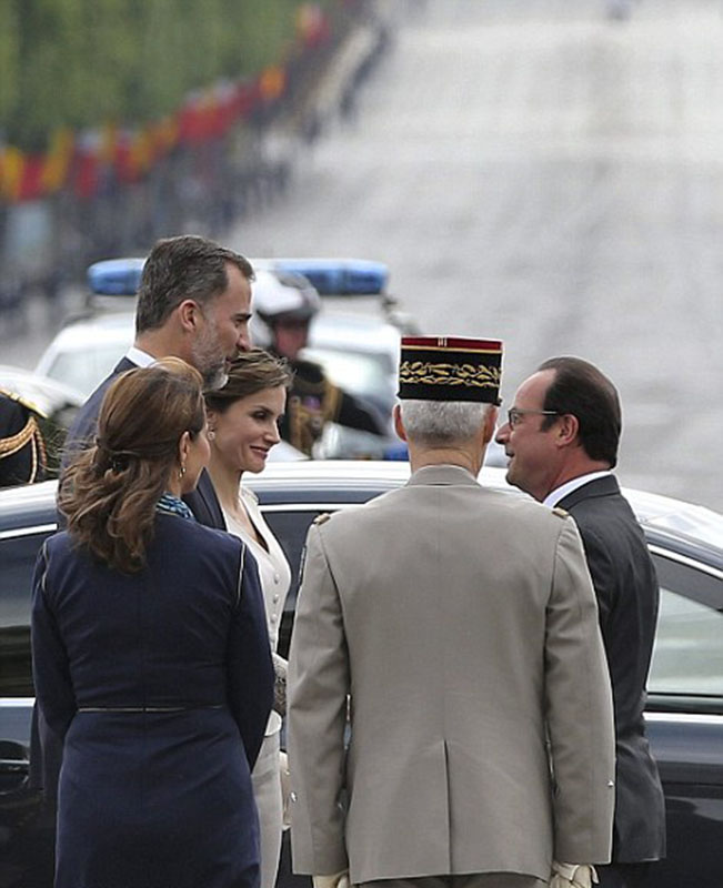 西班牙国王夫妇访法 奥朗德请出前女友罗雅尔"救场"(高清)