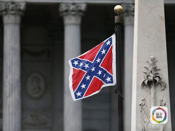 南卡罗来纳州州议会外悬挂着"邦联旗".