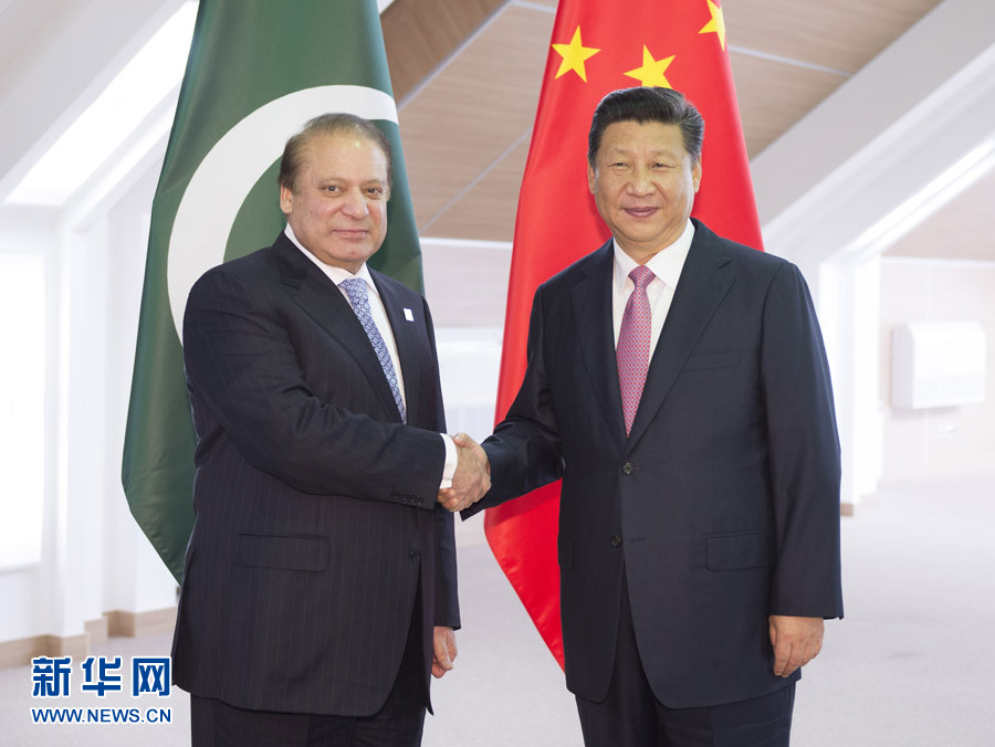  7月10日，国家主席习近平在俄罗斯乌法会见巴基斯坦总理谢里夫。 新华社记者谢环驰摄 